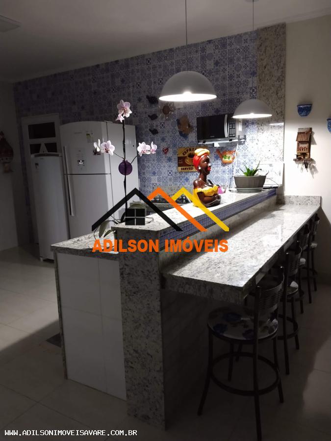 Casa, 4 quartos, 235 m² - Foto 1