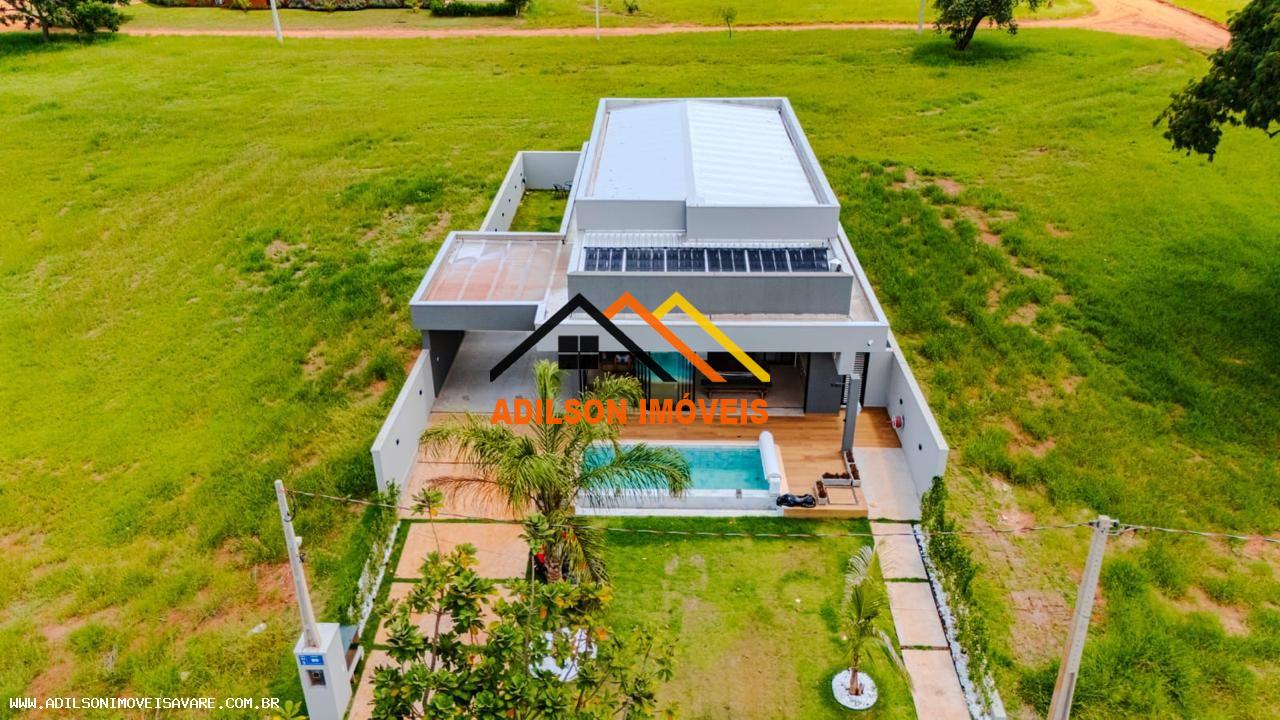 Casa, 4 quartos, 218 m² - Foto 1